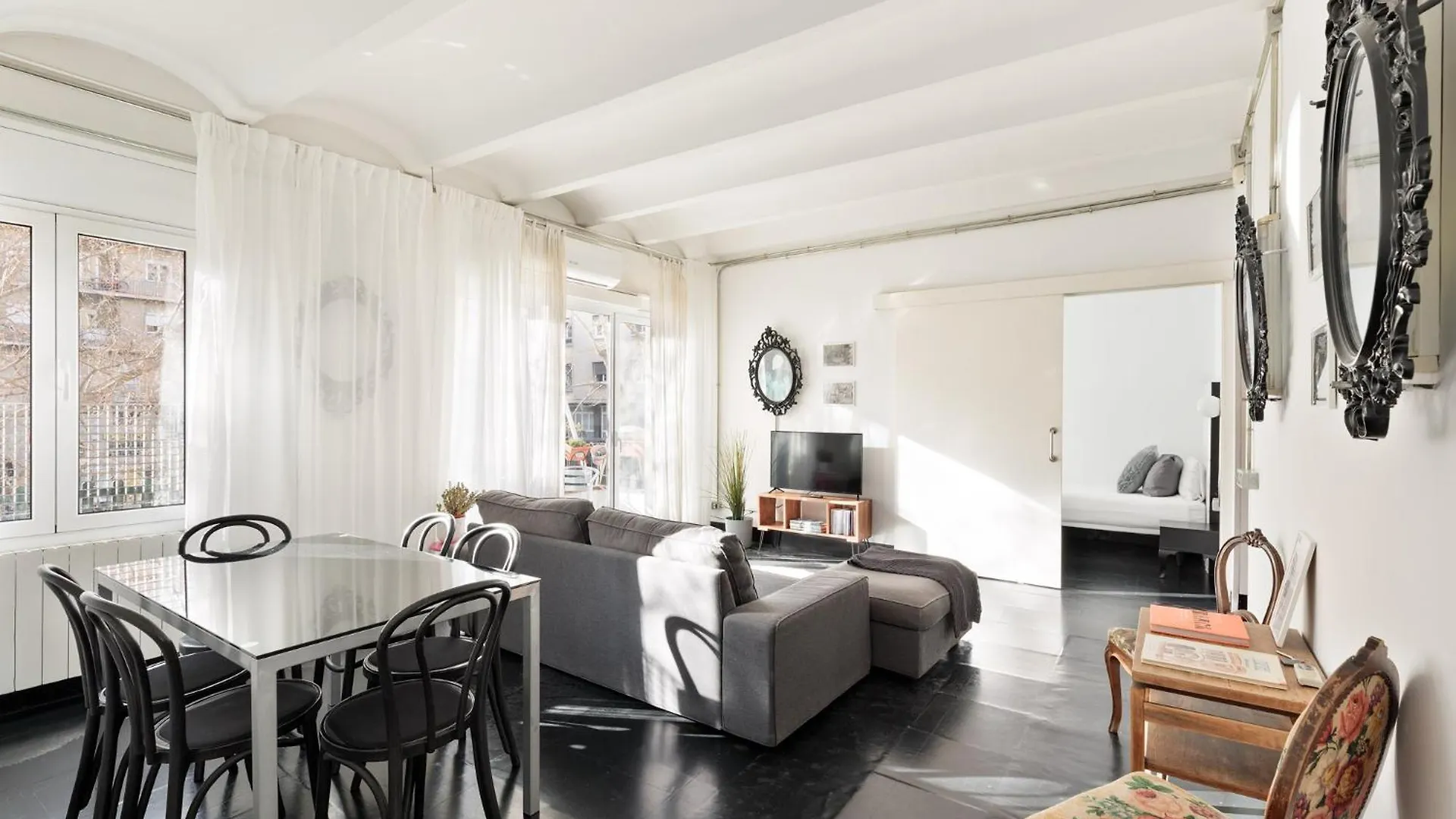Eulalias Lodges Barcelona