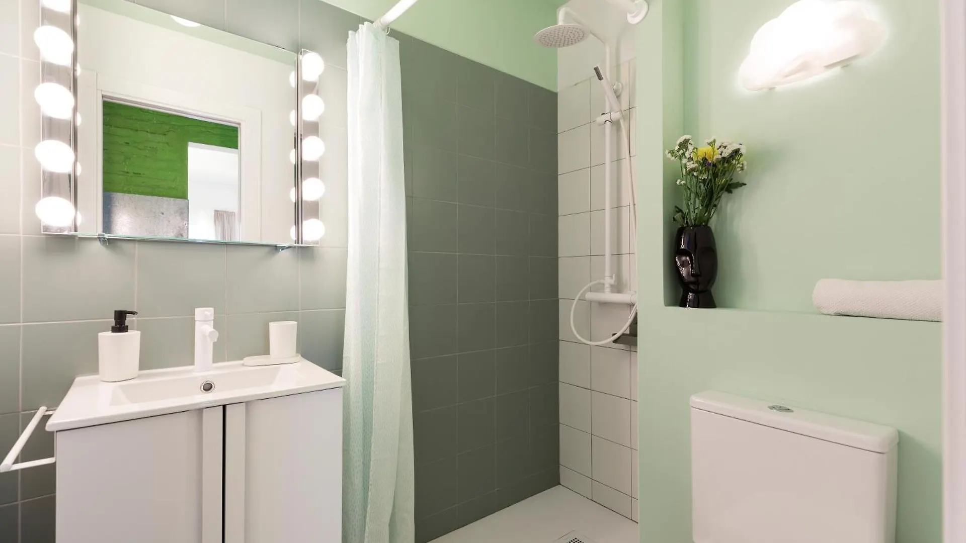 Eulalias Lodges Barcelona Apartment