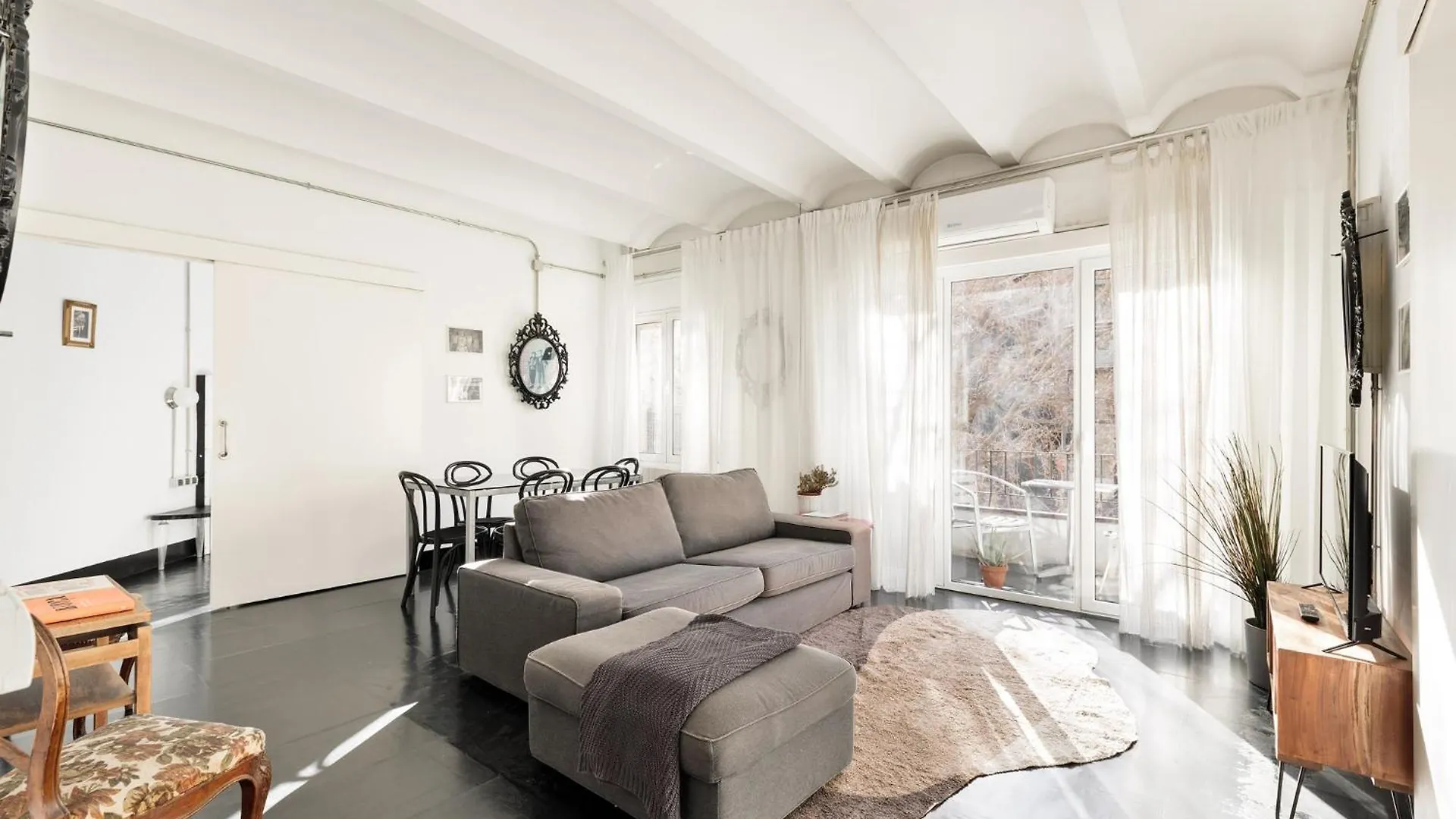 Eulalias Lodges Barcelona Spain